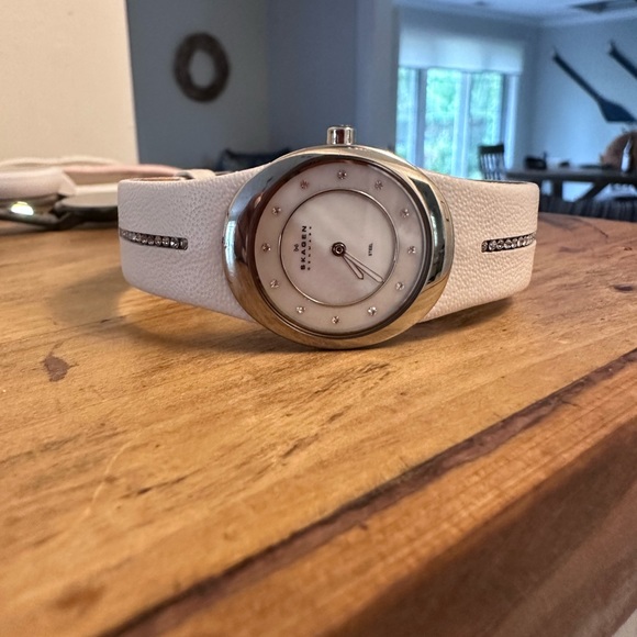 Skagen Womens watch - Picture 2 of 4